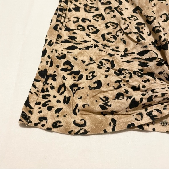 Hollister Leopard Twisted Square Boxy Crop Baby Tee Womens Size Small - Picture 7 of 16